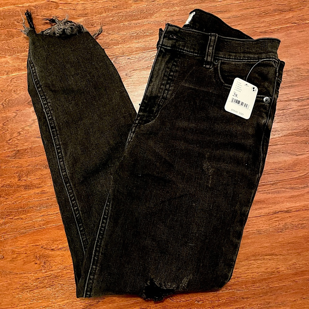 Free people, black distressed skinny Jeans, New with tags. Size 28 waist.